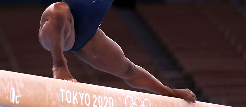 Foreshortening: Simone Biles